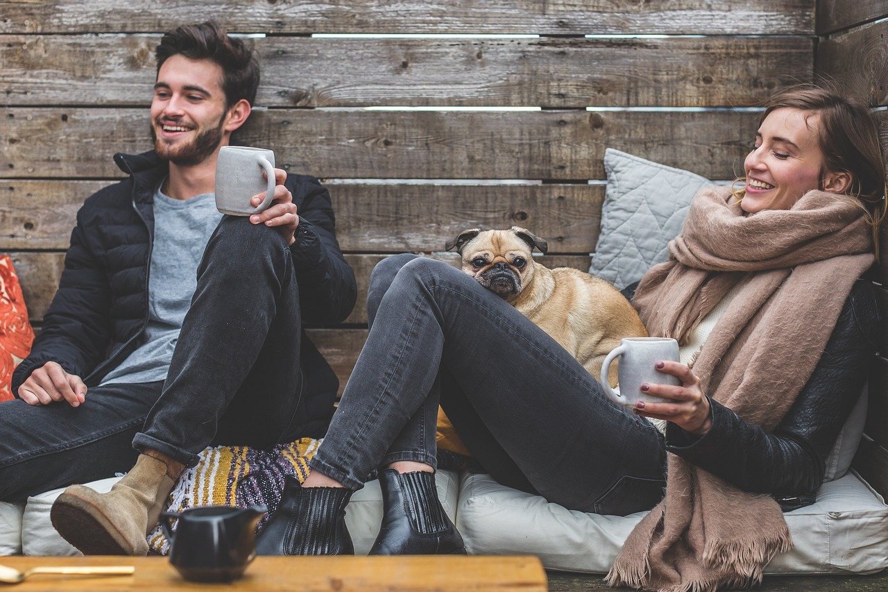 リラックスの英語。RelaxとChill、ゴロゴロするときや気楽に過ごす気分を表現| Kimini英会話