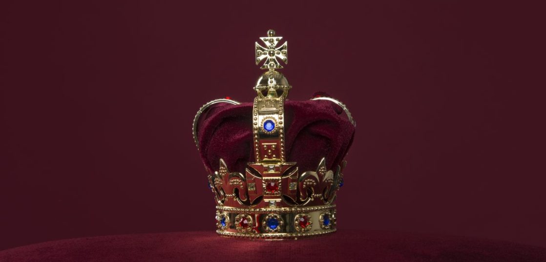 王冠」は英語で？地位ある者がつける象徴。サークレットとティアラの ...